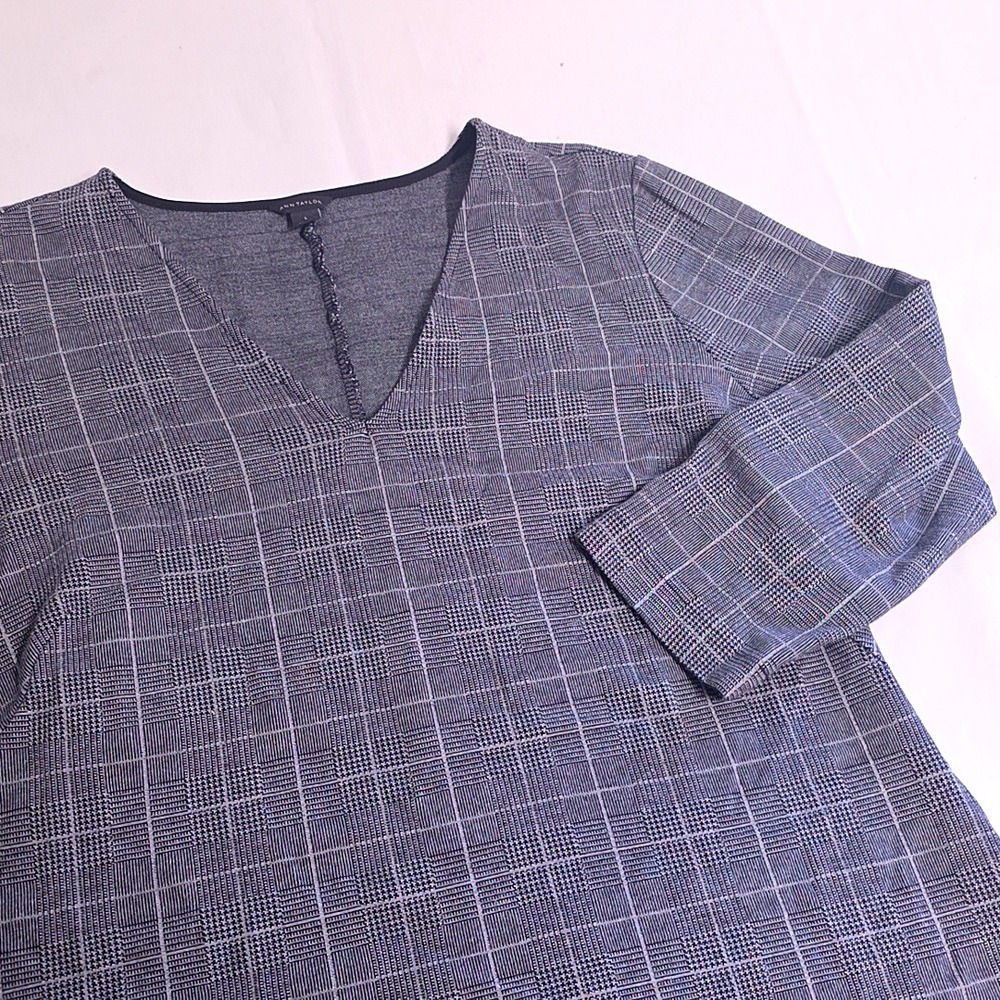 Ann Taylor Top Women L Gray Glen Plaid V-Neck 3/4 Sleeve Stretch Knit Preppy